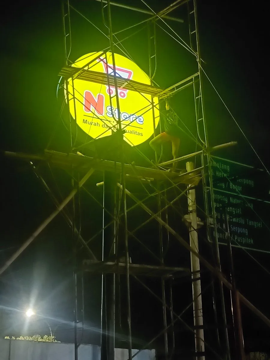 Neon box N Store