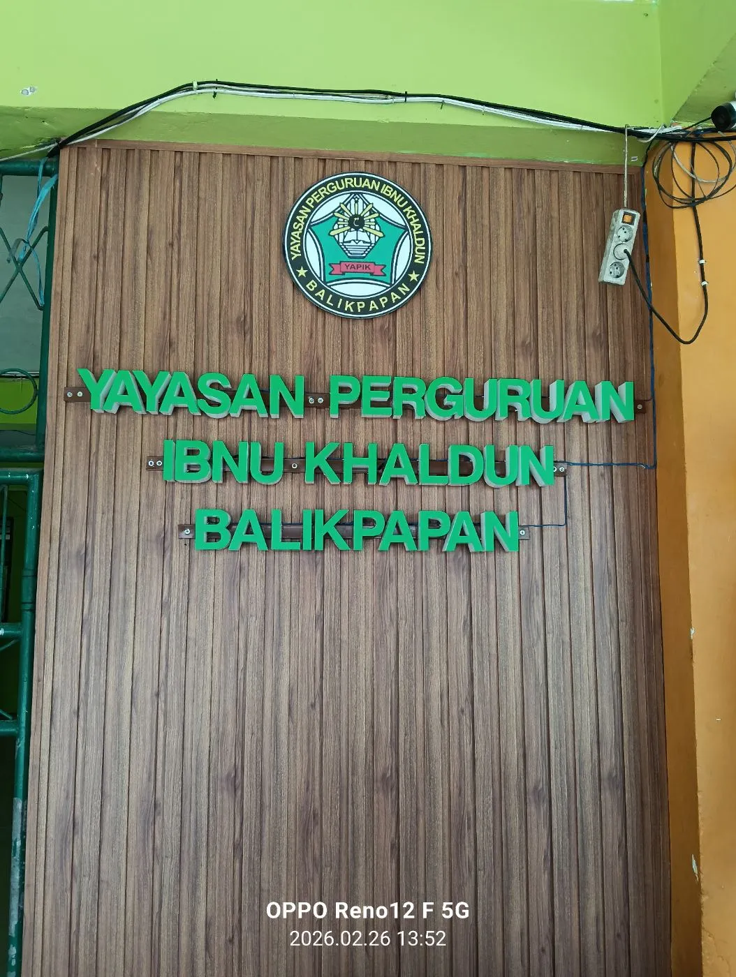 Huruf timbul foto 2