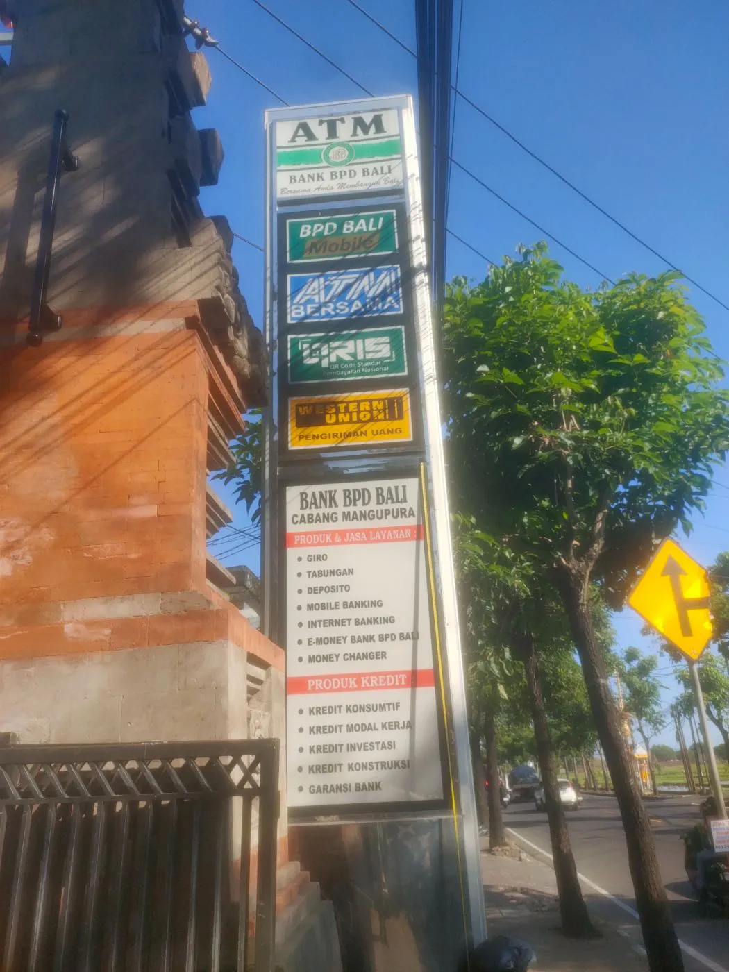 Pilon sign dan neon box Bank BPD BALI foto 5