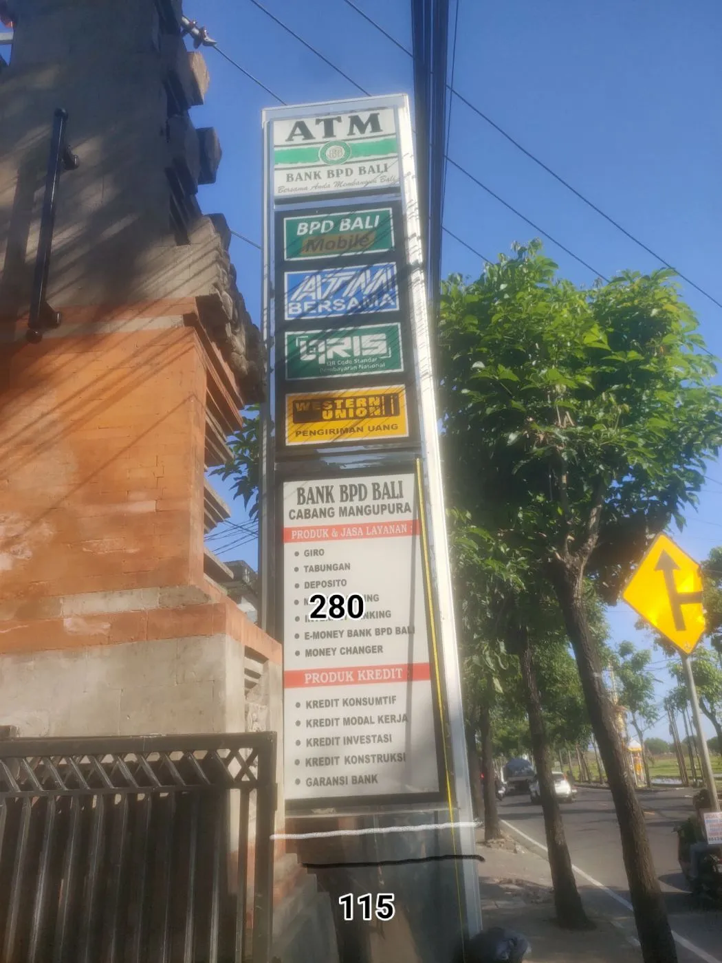 Pilon sign dan neon box Bank BPD BALI foto 4
