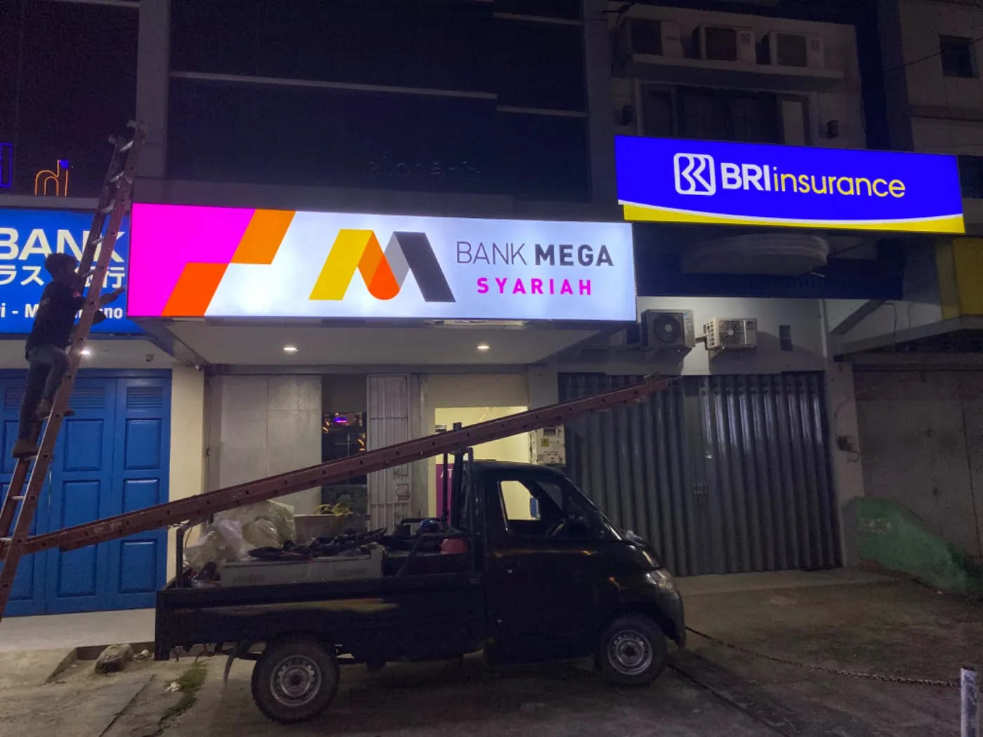 Wallsign Bank Mega Syariah foto 2