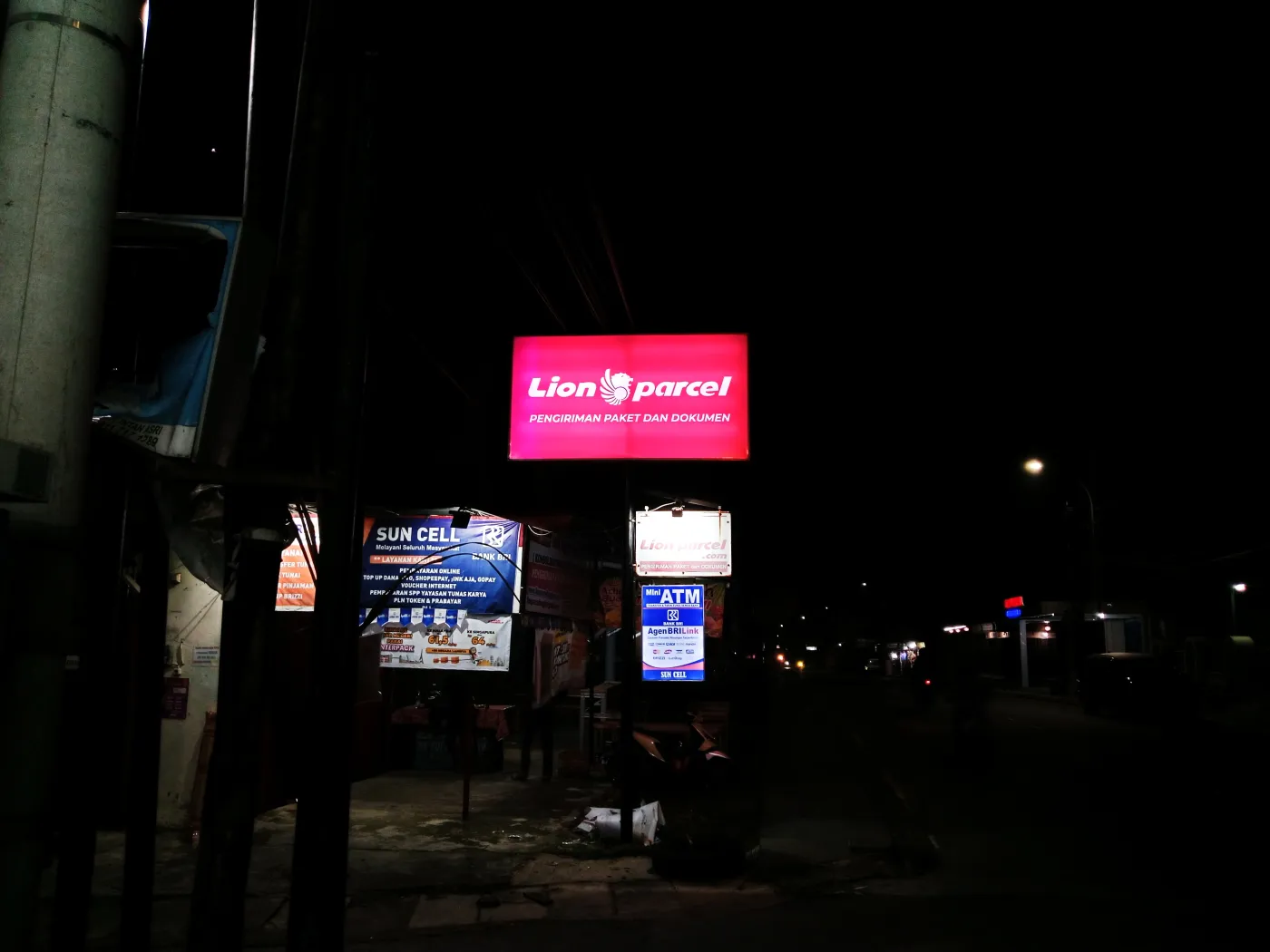 Revisual media neon box Lion parcel foto 5