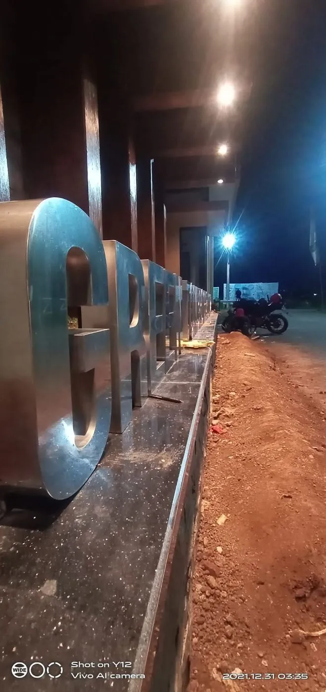 Letter Timbul Stainless foto 1