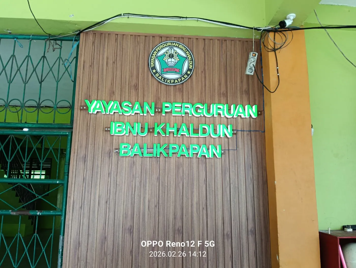 Huruf timbul foto 1