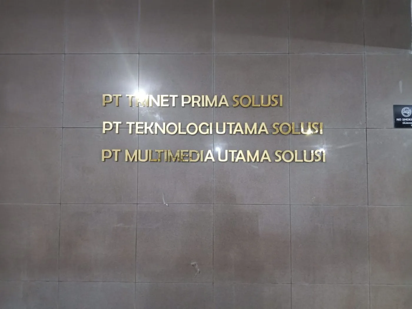 Huruf Timbul Akrilik Gold foto 2