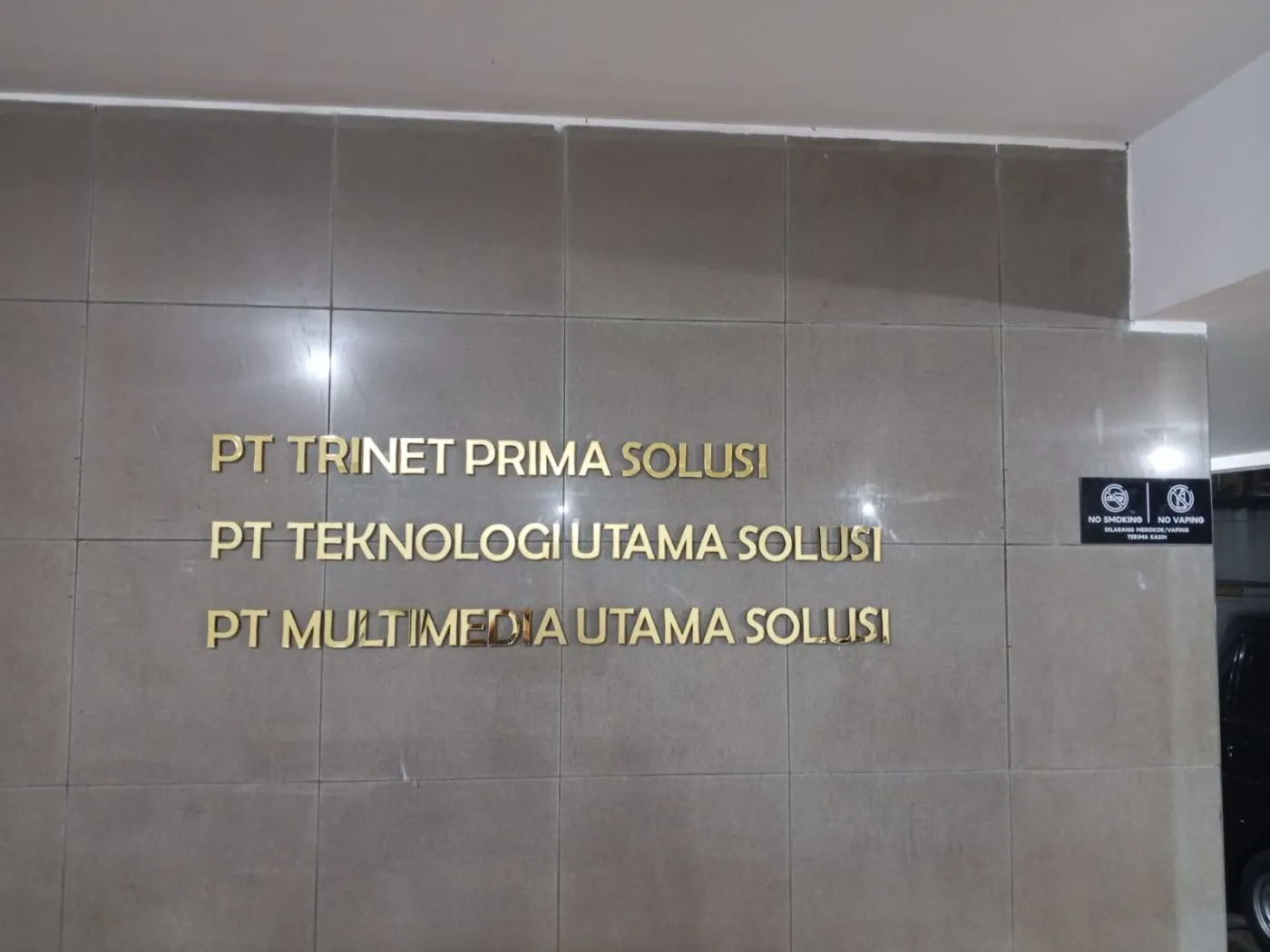 Huruf Timbul Akrilik Gold foto 1